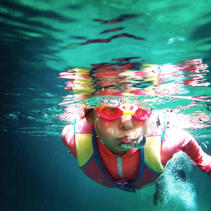 yüzen çocuk, çocuk yüzme kursu